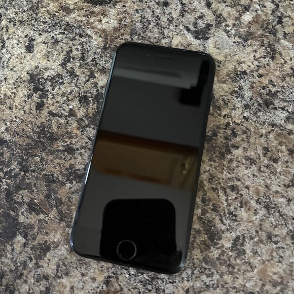 Apple IPhone 7 Black 32GB Unlocked - Picture 1 of 4